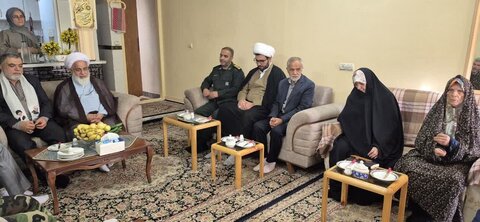 تصاویر / دیدار امام جمعه آبیک با خانواده شهید وبرگزاری مراسم یاد یاران