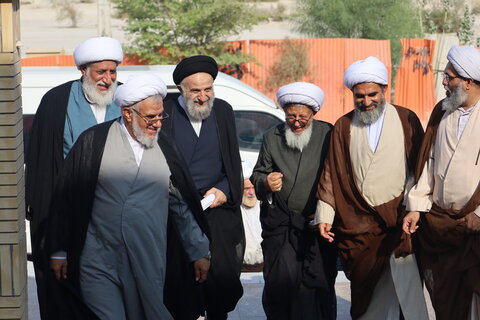 تصاویر/ بازدید آیت الله غروی از مدرسه علمیه امام جعفرصادق (ص) قشم