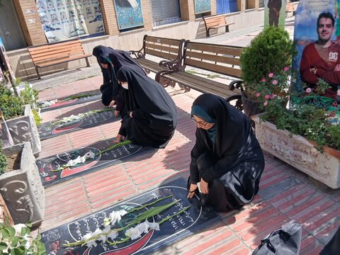 تصاویر/تجدید میثاق با شهدا توسط طلاب مدرسه علمیه فاطمه الزهرا اراک