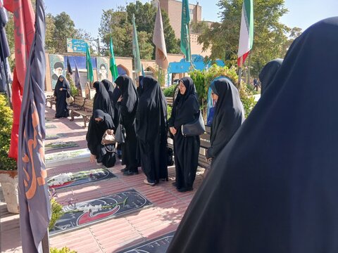 تصاویر/تجدید میثاق با شهدا توسط طلاب مدرسه علمیه فاطمه الزهرا اراک