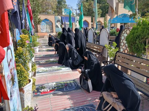 تصاویر/تجدید میثاق با شهدا توسط طلاب مدرسه علمیه فاطمه الزهرا اراک