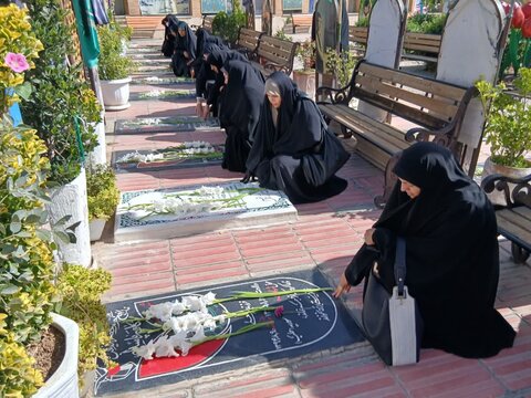 تصاویر/تجدید میثاق با شهدا توسط طلاب مدرسه علمیه فاطمه الزهرا اراک