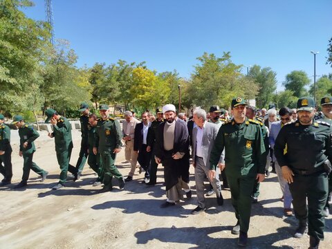 تصاویر عطرافشانی گلزار شهدا هفته دفاع مقدس در دلفان