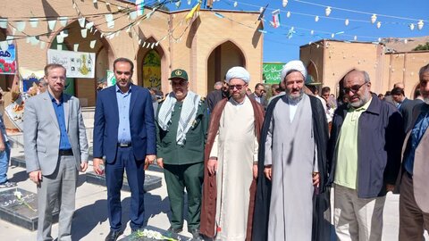 تصاویر/ غبارروبی مزار شهدای گمنام شهرستان بیجار