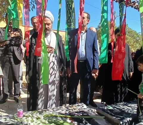 تصاویر/ غبارروبی مزار شهدای گمنام شهرستان بیجار