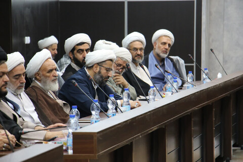 تصاویر| جلسه مدیران مدارس علمیه حوزه علمیه  اصفهان