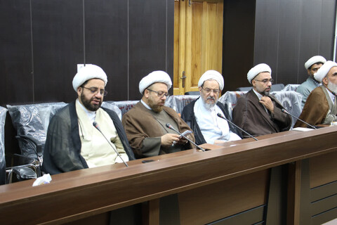 تصاویر| جلسه مدیران مدارس علمیه حوزه علمیه  اصفهان