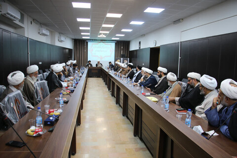 تصاویر| جلسه مدیران مدارس علمیه حوزه علمیه  اصفهان