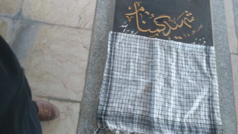 تصاویر/ غبارروبی قبور شهدا توسط طلاب مدرسه علمیه خواهران خورموج