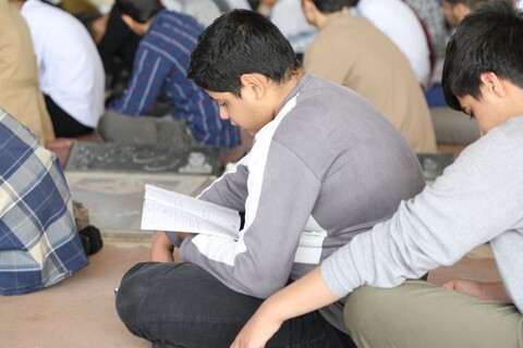 تصاویر/ مراسم غبارروبی و عطرافشانی مزار مطهر شهدا به مناسبت فرا رسیدن هفته دفاع مقدس