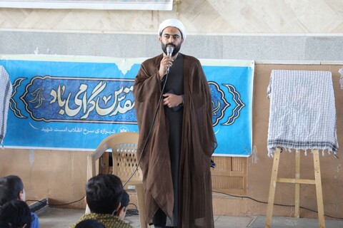 تصاویر/ مراسم غبارروبی و عطرافشانی مزار مطهر شهدا به مناسبت فرا رسیدن هفته دفاع مقدس