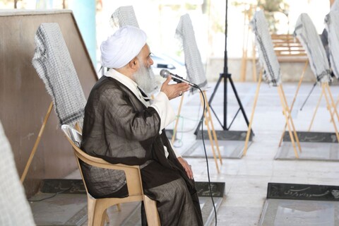 تصاویر/ مراسم غبارروبی و عطرافشانی مزار مطهر شهدا به مناسبت فرا رسیدن هفته دفاع مقدس