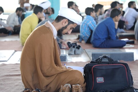 تصاویر/ مراسم غبارروبی و عطرافشانی مزار مطهر شهدا به مناسبت فرا رسیدن هفته دفاع مقدس