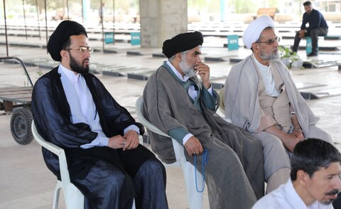 تصاویر/ مراسم غبارروبی و عطرافشانی مزار مطهر شهدا به مناسبت فرا رسیدن هفته دفاع مقدس