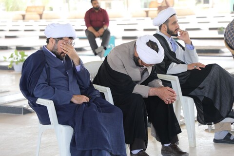 تصاویر/ مراسم غبارروبی و عطرافشانی مزار مطهر شهدا به مناسبت فرا رسیدن هفته دفاع مقدس