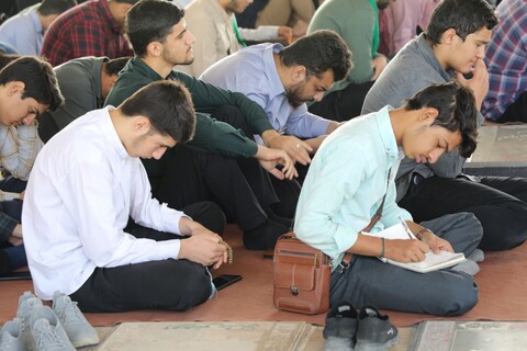 تصاویر/ مراسم غبارروبی و عطرافشانی مزار مطهر شهدا به مناسبت فرا رسیدن هفته دفاع مقدس