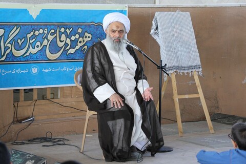 تصاویر/ مراسم غبارروبی و عطرافشانی مزار مطهر شهدا به مناسبت فرا رسیدن هفته دفاع مقدس