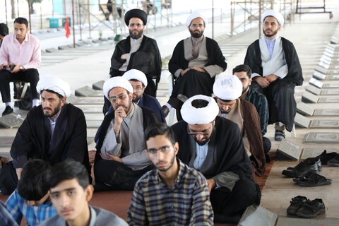 تصاویر/ مراسم غبارروبی و عطرافشانی مزار مطهر شهدا به مناسبت فرا رسیدن هفته دفاع مقدس