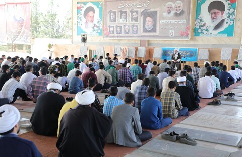 تصاویر/ مراسم غبارروبی و عطرافشانی مزار مطهر شهدا به مناسبت فرا رسیدن هفته دفاع مقدس