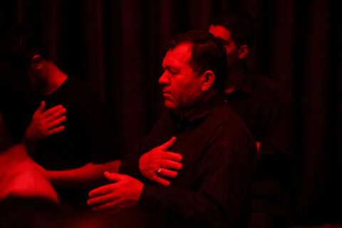 تصاویر/ توسل به امام رضا علیه السلام در هیئت رزمندگان اسلام یزد