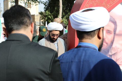 تصاویر|غبارروبی قبور شهدا توسط نهادهای حوزوی اصفهان