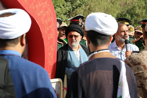 تصاویر|غبارروبی قبور شهدا توسط نهادهای حوزوی اصفهان