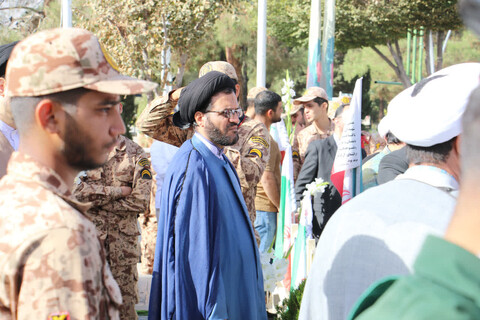 تصاویر|غبارروبی قبور شهدا توسط نهادهای حوزوی اصفهان