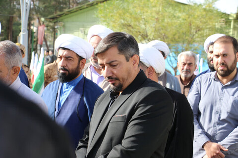 تصاویر|غبارروبی قبور شهدا توسط نهادهای حوزوی اصفهان