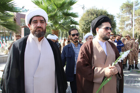 تصاویر|غبارروبی قبور شهدا توسط نهادهای حوزوی اصفهان