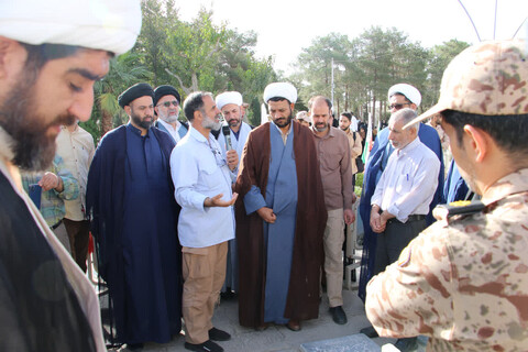 تصاویر|غبارروبی قبور شهدا توسط نهادهای حوزوی اصفهان