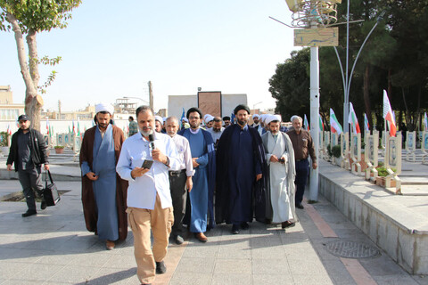 تصاویر|غبارروبی قبور شهدا توسط نهادهای حوزوی اصفهان