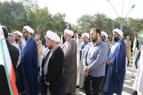 تصاویر|غبارروبی قبور شهدا توسط نهادهای حوزوی اصفهان