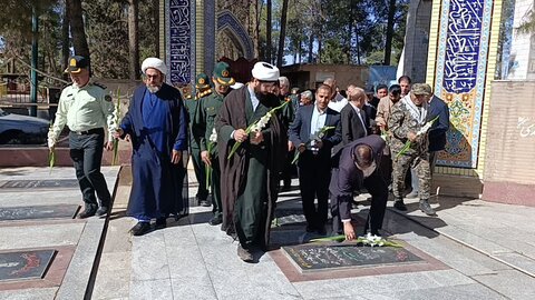 تصاویر عطرافشانی گلزار شهدای کوهدشت