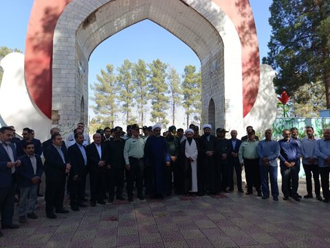 تصاویر عطرافشانی گلزار شهدای کوهدشت