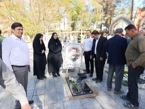 تصاویر عطرافشانی گلزار شهدای کوهدشت