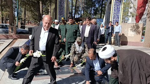 تصاویر عطرافشانی گلزار شهدای کوهدشت