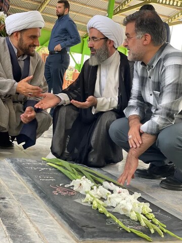 گلباران مزار شهدای شهرستان نظرآباد به مناسبت هفته دفاع مقدس