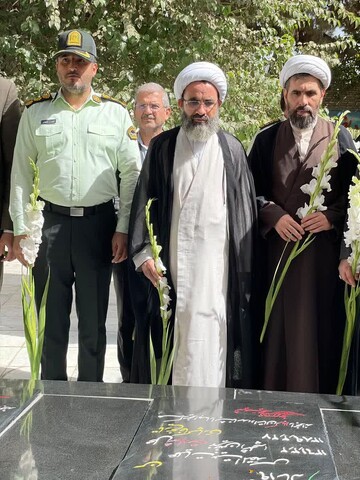 گلباران مزار شهدای شهرستان نظرآباد به مناسبت هفته دفاع مقدس