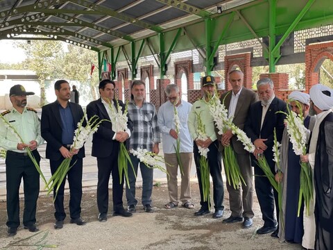 گلباران مزار شهدای شهرستان نظرآباد به مناسبت هفته دفاع مقدس