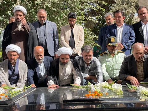 گلباران مزار شهدای شهرستان نظرآباد به مناسبت هفته دفاع مقدس