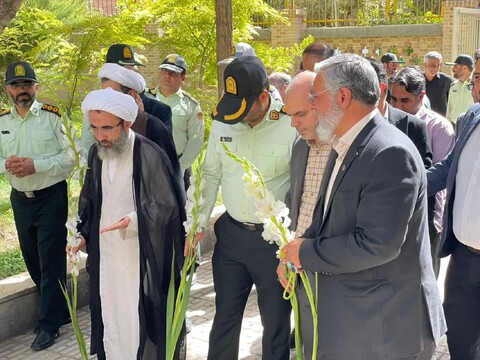 گلباران مزار شهدای شهرستان نظرآباد به مناسبت هفته دفاع مقدس