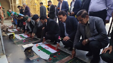 آیین گلباران و عطرافشانی گلزار شهدای  امامزاده عبدالله علیه‌السلام شهرستان  بافق برگزار شد