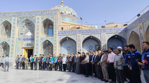 آیین گلباران و عطرافشانی گلزار شهدای  امامزاده عبدالله علیه‌السلام شهرستان  بافق برگزار شد