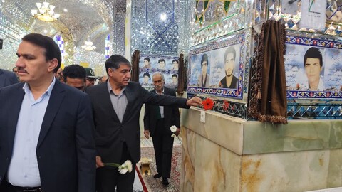 آیین گلباران و عطرافشانی گلزار شهدای  امامزاده عبدالله علیه‌السلام شهرستان  بافق برگزار شد