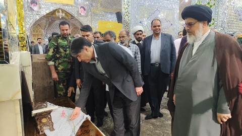 آیین گلباران و عطرافشانی گلزار شهدای  امامزاده عبدالله علیه‌السلام شهرستان  بافق برگزار شد