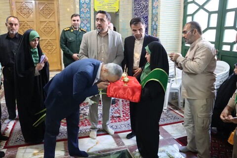 تصاویر/ برگزاری مراسم «میهمانی لاله‌ها» در گلزار شهدای سمنان همزمان با هفته دفاع مقدس