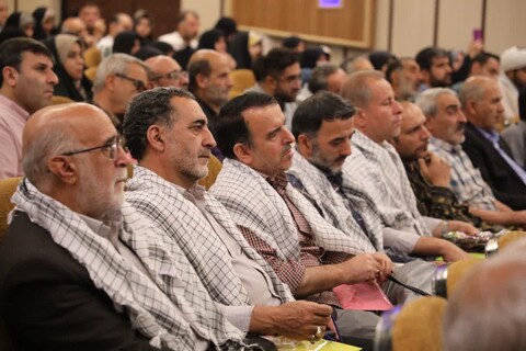 تصاویر/ آیین رونمایی از کتاب «روز تشییع» با حضور نماینده ولی‌فقیه در استان سمنان برگزار شد