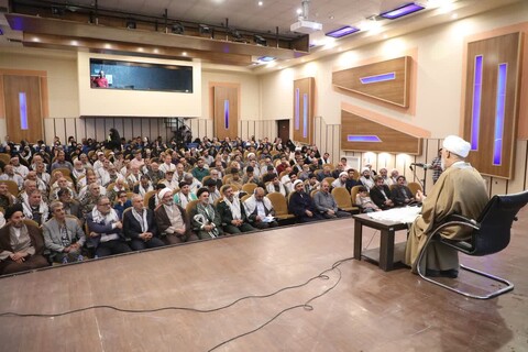 تصاویر/ آیین رونمایی از کتاب «روز تشییع» با حضور نماینده ولی‌فقیه در استان سمنان برگزار شد