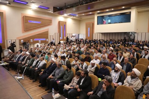 تصاویر/ آیین رونمایی از کتاب «روز تشییع» با حضور نماینده ولی‌فقیه در استان سمنان برگزار شد