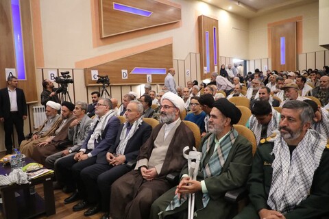 تصاویر/ آیین رونمایی از کتاب «روز تشییع» با حضور نماینده ولی‌فقیه در استان سمنان برگزار شد